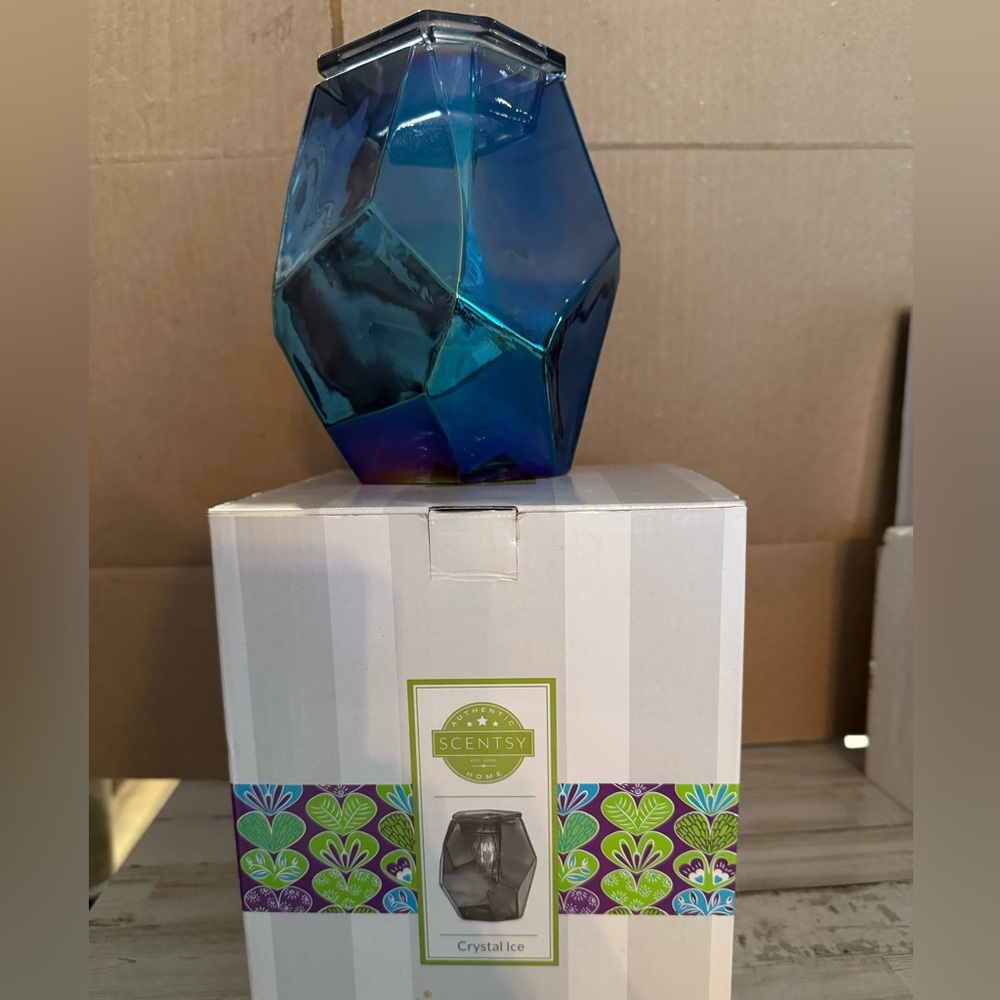Scentsy Crystal Ice Azure Warmer